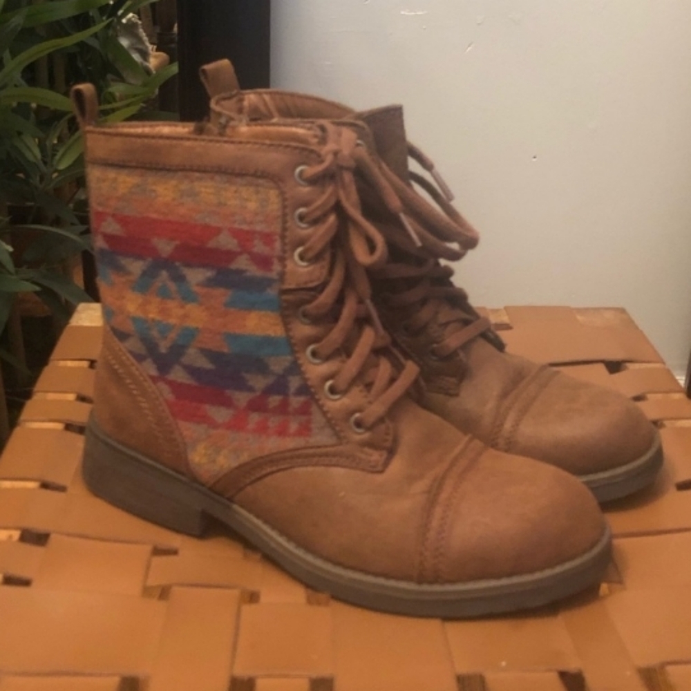 Mossimo aztec Pendleton boots